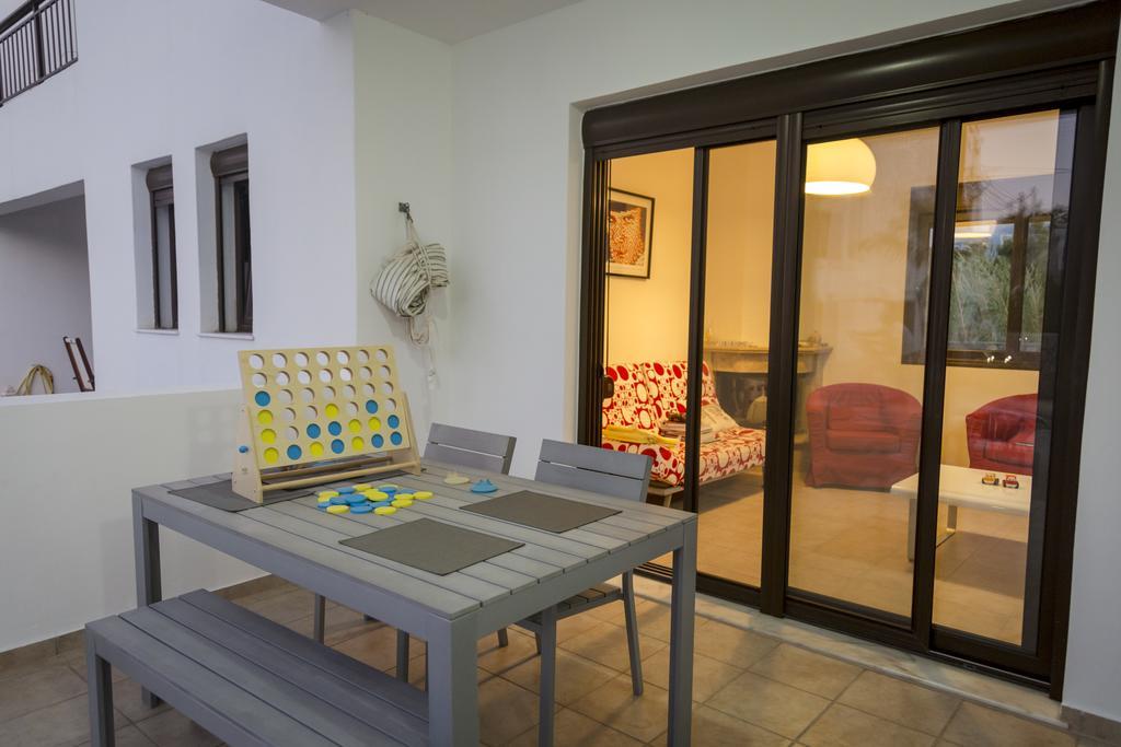 The Corner House At Gennadi Court Villa Dış mekan fotoğraf